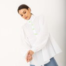 2215-WTG Biała koszula z zielonymi guzikami (1)