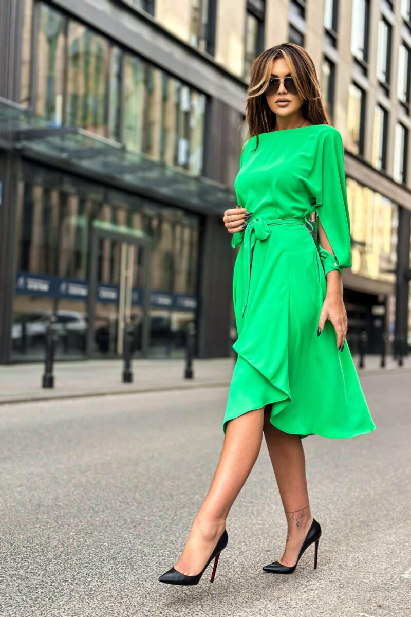 2229-GR Zielona sukienka z paskiem (2)